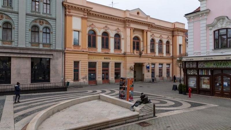 Fedezd fel a pécsi Nemzeti Casino lenyűgöző épületét! Az érdeklődők számára lehetőség nyílik, hogy alaposabban megismerjék ezt a történelmi helyszínt, amely gazdag múlttal és különleges atmoszférával bír. Ne hagyd ki ezt az egyedülálló alkalmat, hogy belé