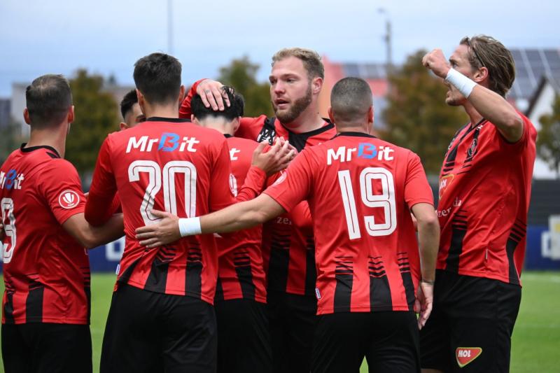 Megtartotta előnyét a mérkőzés végéig az FK Csíkszereda, ezzel történelmet írt: megszületett az első élvonalbeli győzelmük! | Székely Sport