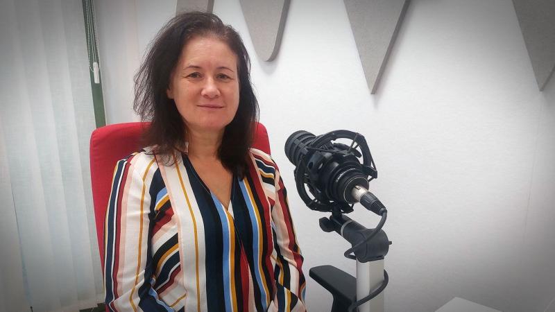 A Pándy Nővér a betegellátás terén igazi példaképként áll előttünk. Ma vendégünk Balogh Erika, aki tapasztalataival és elhivatottságával osztja meg velünk a szakma szépségeit és kihívásait.