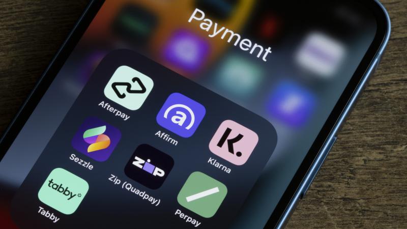 A Klarna lendületesen lép a bankok piacára, mint egy új szélvész, amely felforgatja a pénzügyi világot. A hagyományos intézményeknak érdemes odafigyelniük, mert a Klarna innovatív megoldásaival és egyszerűsített vásárlási folyamataival komoly versenytársa