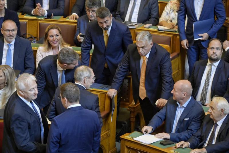 A kormány ismételten fontolóra veszi a háborúval kapcsolatos veszélyhelyzet meghosszabbítását.