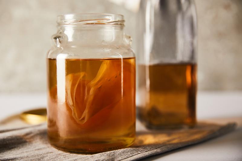 Kombucha vagy kefir: melyik a nyerő az emésztőrendszer szempontjából?