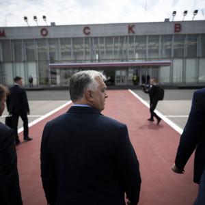 A polikrízis és geopolitika összefonódása napjaink legnagyobb kihívásai közé tartozik. A polikrízis, amely több válság egyidejű jelenlétét jelenti – legyen szó a környezeti, gazdasági, társadalmi vagy politikai problémákról –, megköveteli a globális közös