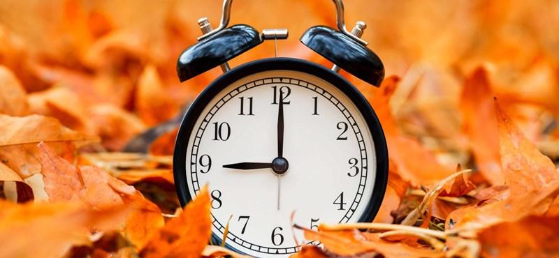 Itt a téli időszámítás kezdete: jövő héten a diákok már sötétben indulnak haza az iskolából.