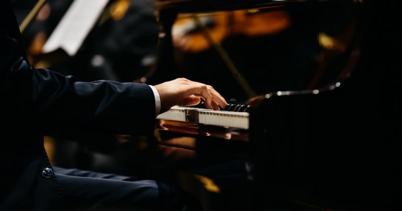 Húszéves magyar zongorista varázsolta el Marokkót.