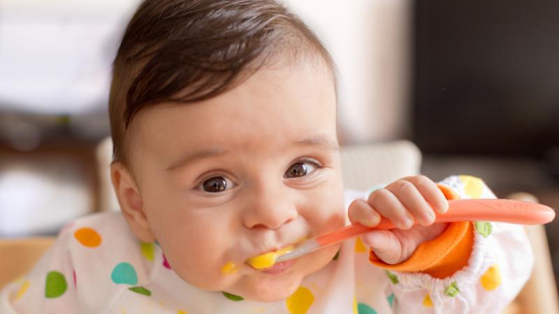 Érkeznek az árrésstopos bébiételek – itt kezdődnek az árak!