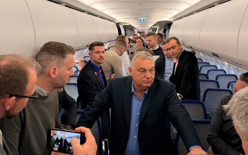 Orbán Viktor körül a fél kormány, a baráti médiakör, valamint a propagandát érintő szakértők és cégvezetők is egyaránt felkerekedtek, hogy Trumphoz látogassanak – íme, itt van a NAirbus utaslistája!