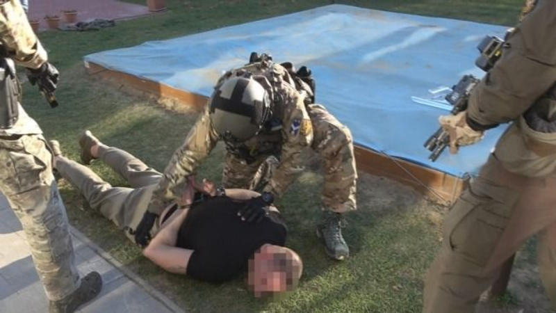 Rémisztő esemény történt a XV. kerületi óvodában: A hatóságok gyors beavatkozásának köszönhetően elkapta a rendőrség azt a férfit, aki késsel próbált betörni az intézménybe. A férfi kezére kattant a bilincs, és ezzel véget ért a gyerekek és a dolgozók szá